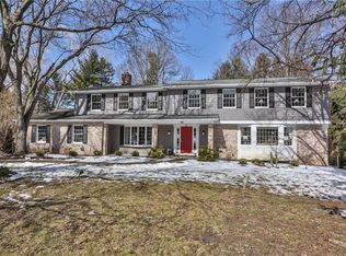 34 Whitecliff Dr, Pittsford, NY 14534
