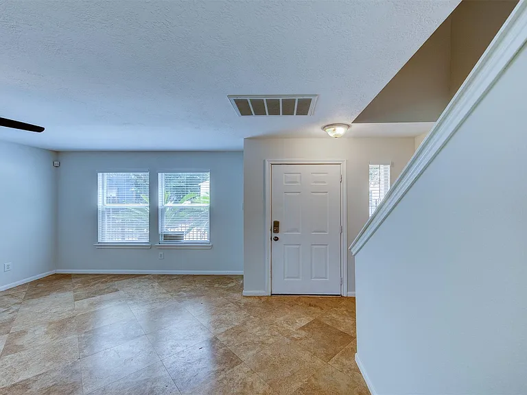 1118 Wilson St — Photo 2