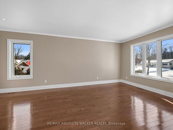 5th image of 1095 Morin Rd