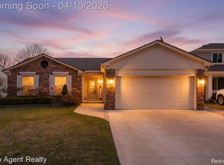 16115 Bayham Ct, Clinton Township, MI