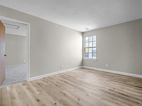 4th image of 11918 Autumn Lakes Dr