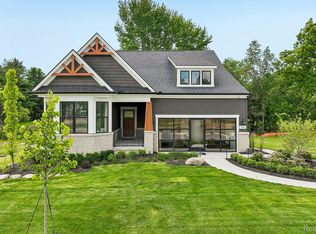 3065 Wyvern Rd, Lake Orion, MI 48359