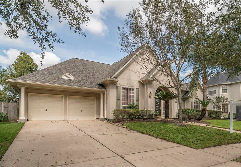 1st image of 15415 Oakmont Club Ct