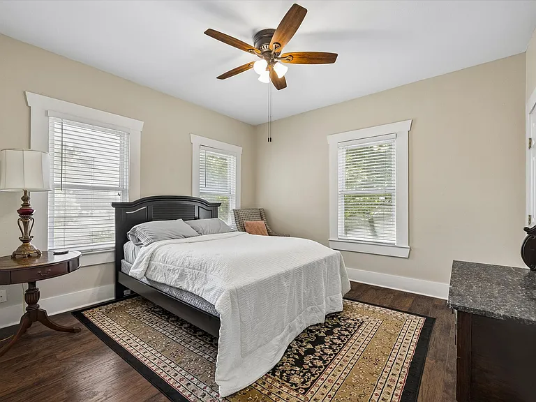842 E Guenther St #2 — Photo 9