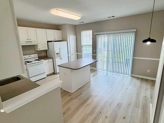 2nd image of 27 Stratus Ct
