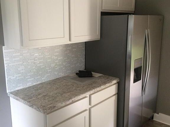 3rd image of 754 Evelyn St NE