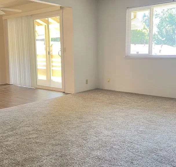 Lassen Villa Apartments — Photo 40