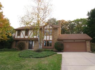 863 Crescent Ln, Hartland, WI 53029