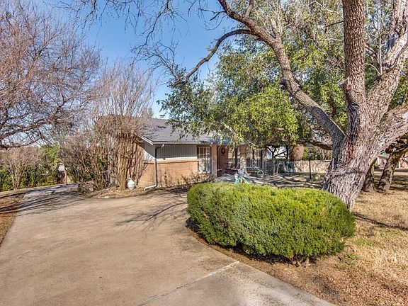 3rd image of 2509 Skyline Dr