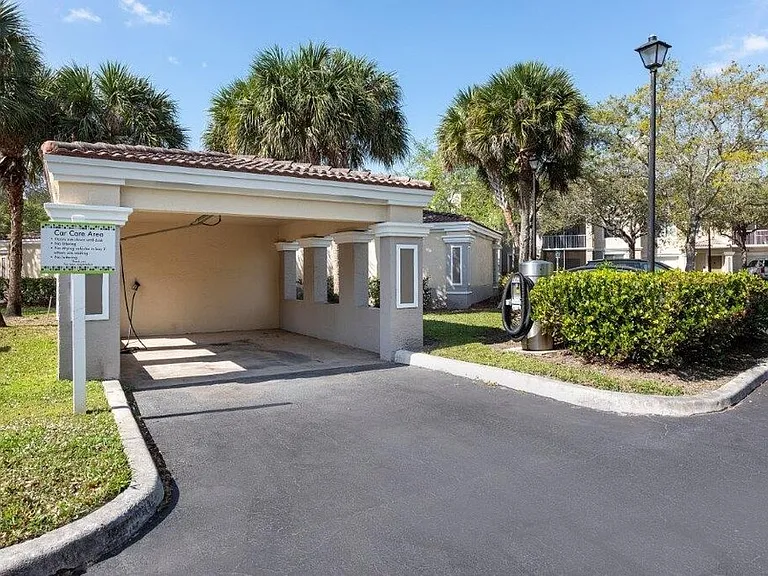 Ibis Reserve Apartments — Photo 16