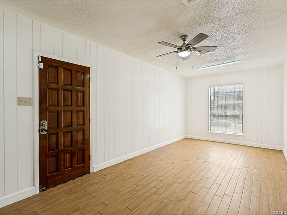 4th image of 203 Eastover