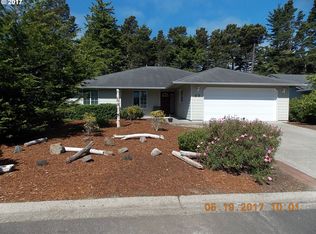 27 Park Village Dr, Florence, OR 97439