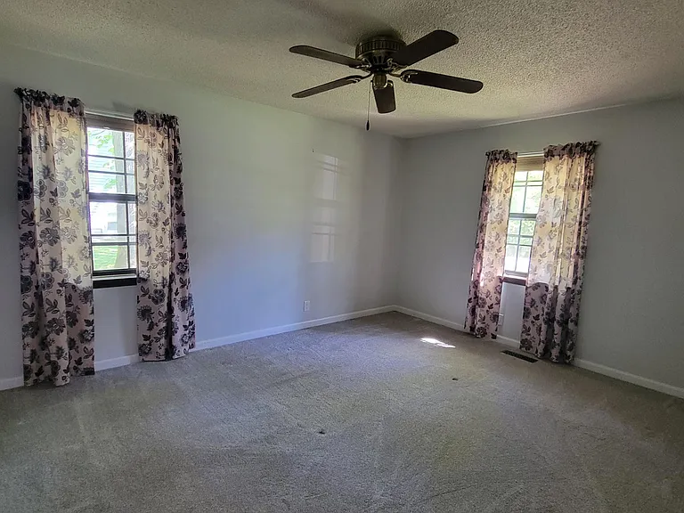 172 Saint George Dr — Photo 22