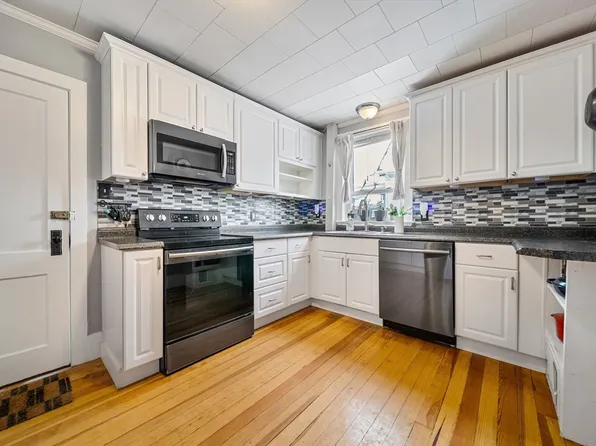 25 Eden St #2, Salem, MA 01970
