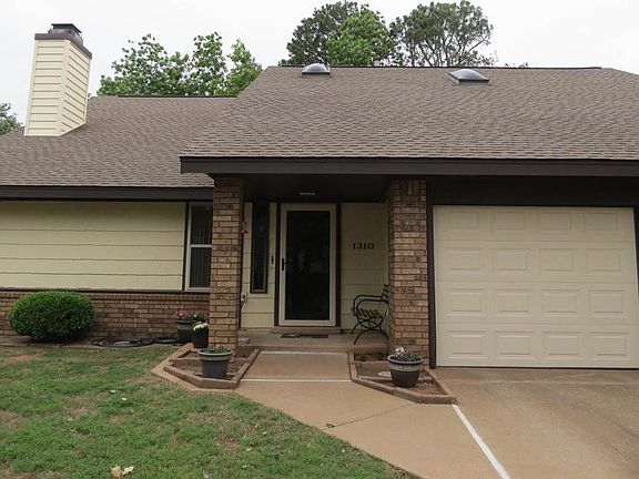 2nd image of 1310 S Mansfield Dr