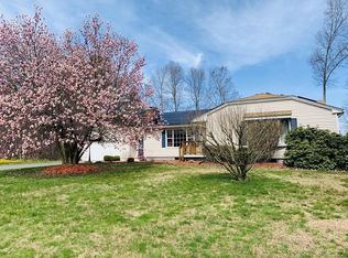 15 Devonshire Dr, Wilbraham, MA 01095