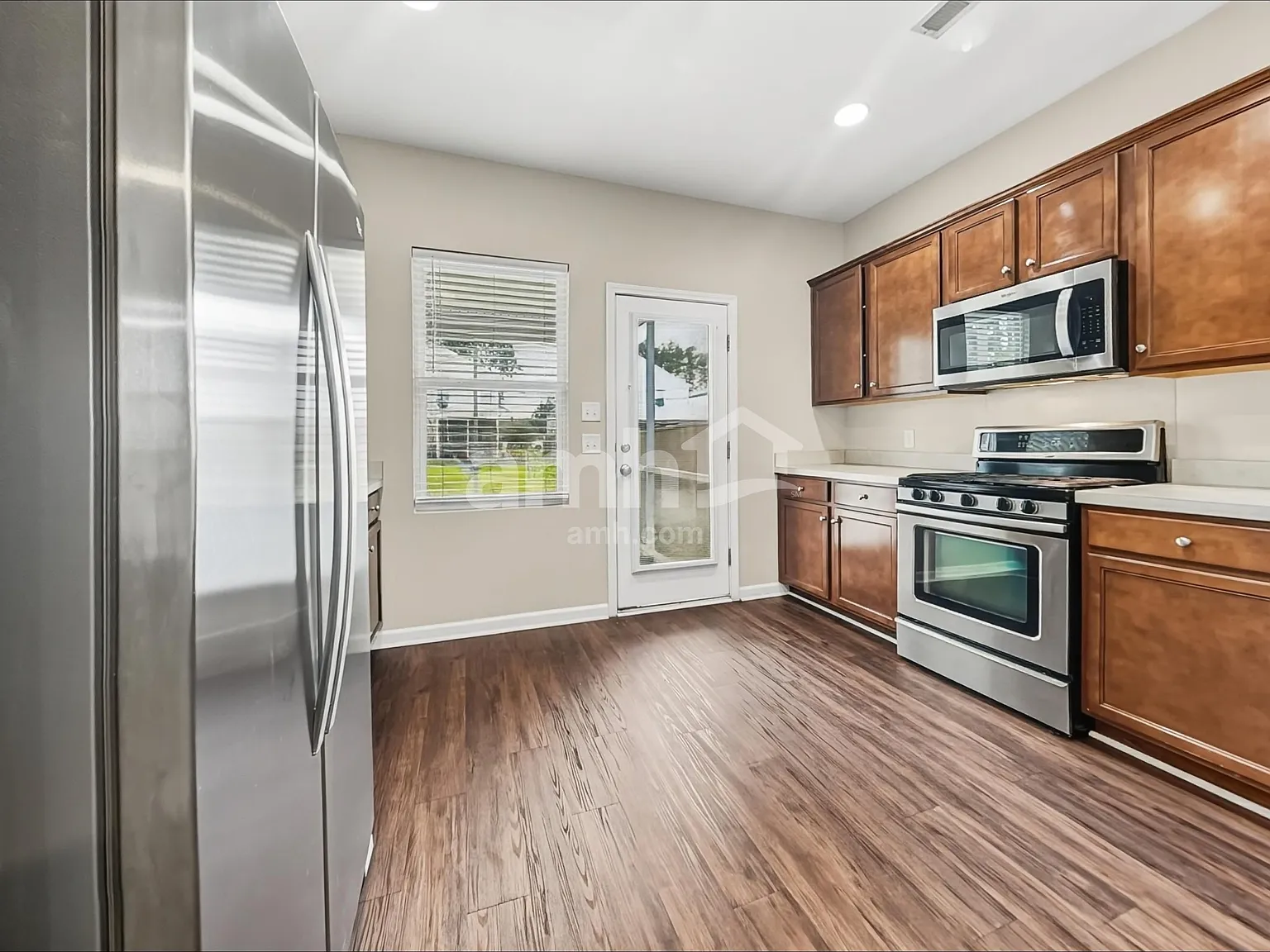 4 bed, 2.5 bath, 2098 sqft, $2,500 — Photo 4