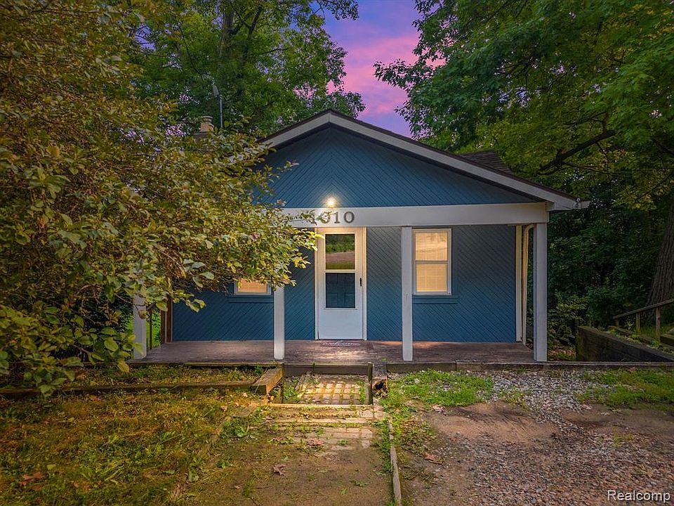 1010 Forest Lake Blvd, Lake Orion, MI 48362 Zillow