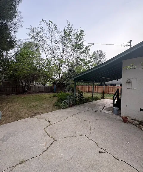 601 E Oak St #B — Photo 3