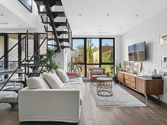 4th image of 224 Richardson St #3B