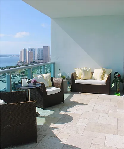900 Biscayne Blvd Photo 1