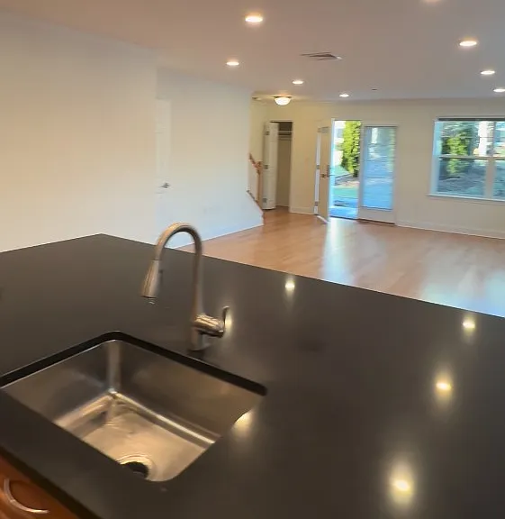 218 Ellery Ct — Photo 24