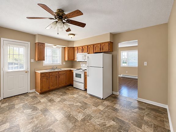 3rd image of 403-417 N Main St #413