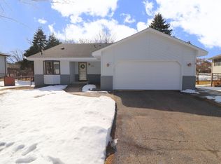 372 Nottingham Dr, Circle Pines, MN 55014