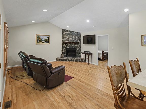 3rd image of 788 Martin Rd