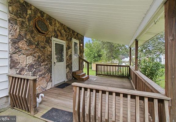 4th image of 205 Trcziyulny St