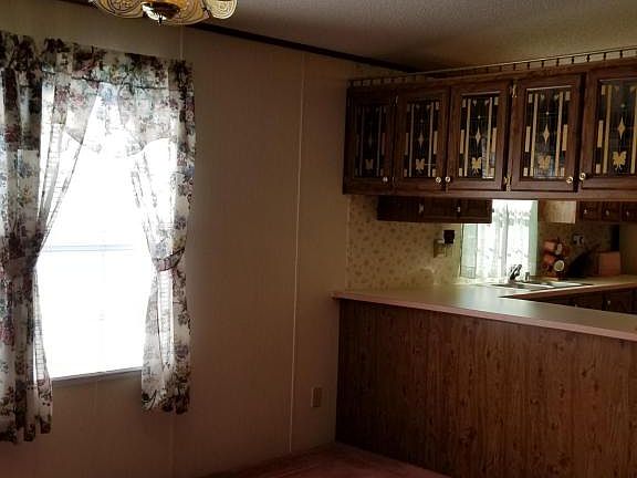 4th image of 501 Mountain Meadow Dr