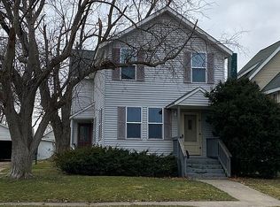 2826 N 2nd St, Clinton, IA 52732