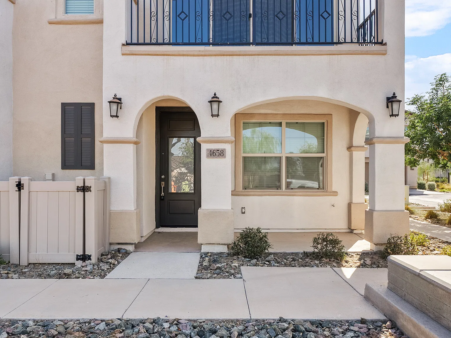 3 bed, 1310 sqft, $2,100 — Photo 1