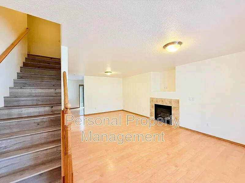 Building Photo - 5621 NE 64th St