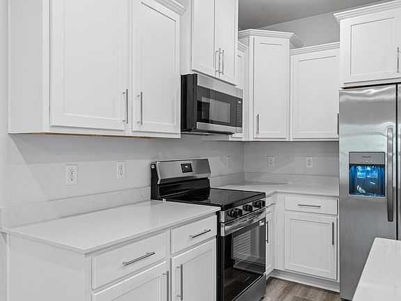 2nd image of 2430 Cliff Hollow Cir #1