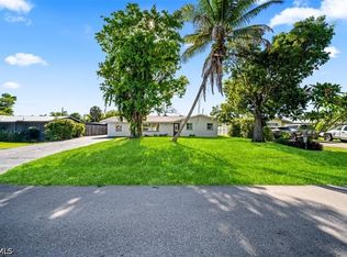 5551 Sunrise Dr, Fort Myers, FL 33919