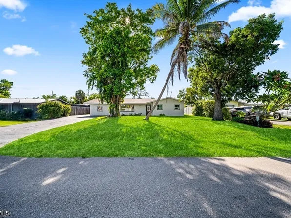 5551 Sunrise Dr, Fort Myers, FL 33919