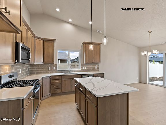 4th image of 1558 E Allenby Ave