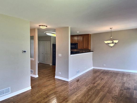 2nd image of 231 Macintosh Ave