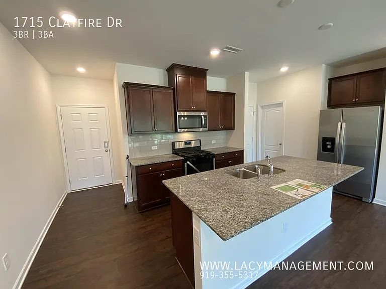 1715 Clayfire Dr — Photo 4