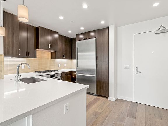 5th image of 2655 Bush St APT 408