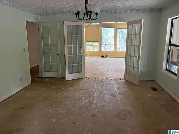 5th image of 1129 Lawrence Dr