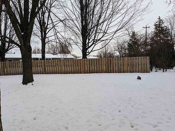 4th image of 600 Meadow Ln
