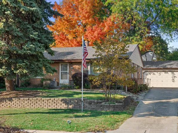 4520 West Kinnickinnic River PARKWAY, Milwaukee, WI 53219