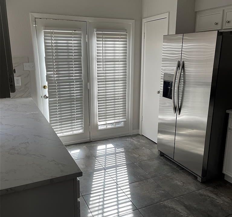 1st image of 5913 Arncliffe Dr