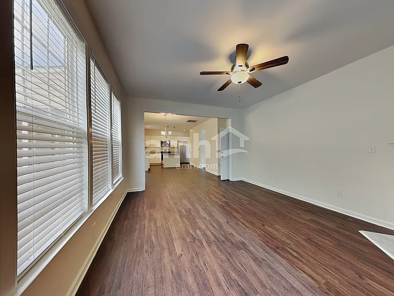 369 Collinsworth Dr — Photo 5