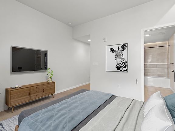 4th image of 1790 N Gaylord St #504