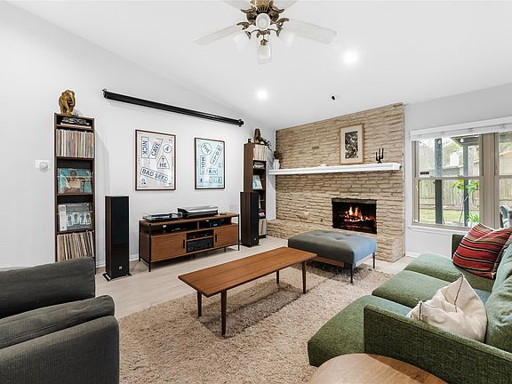 4th image of 2509 Redleaf Ln