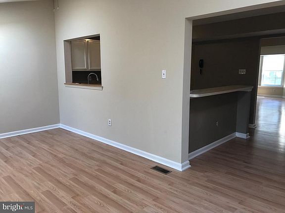 4th image of 718 Orley Pl