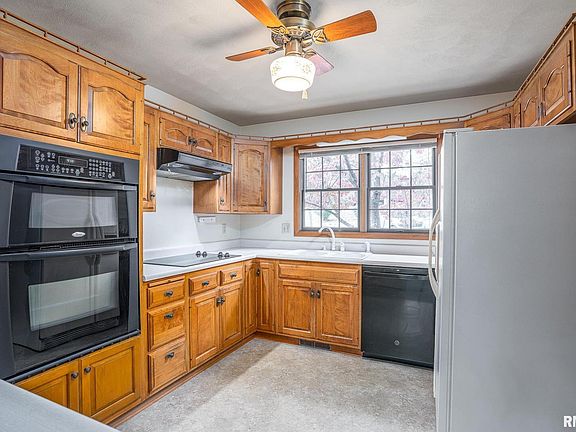 3rd image of 2809 32nd Avenue Dr #19